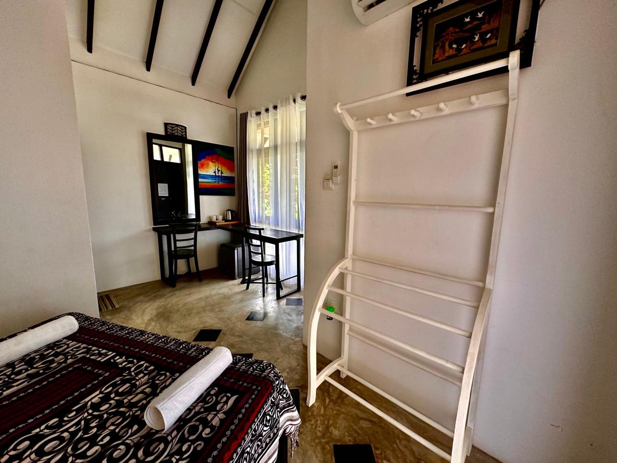 Neo Bay Hotel Weligama Luaran gambar