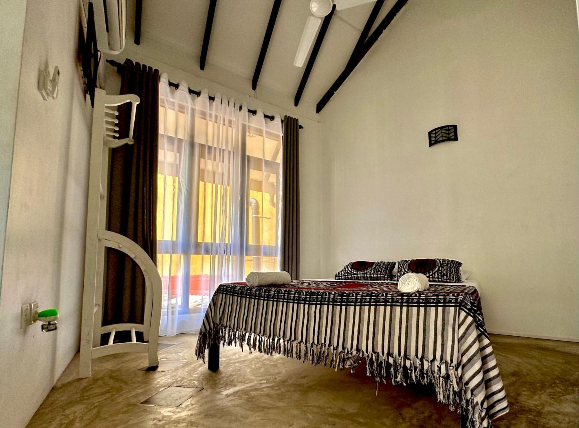 Neo Bay Hotel Weligama Luaran gambar