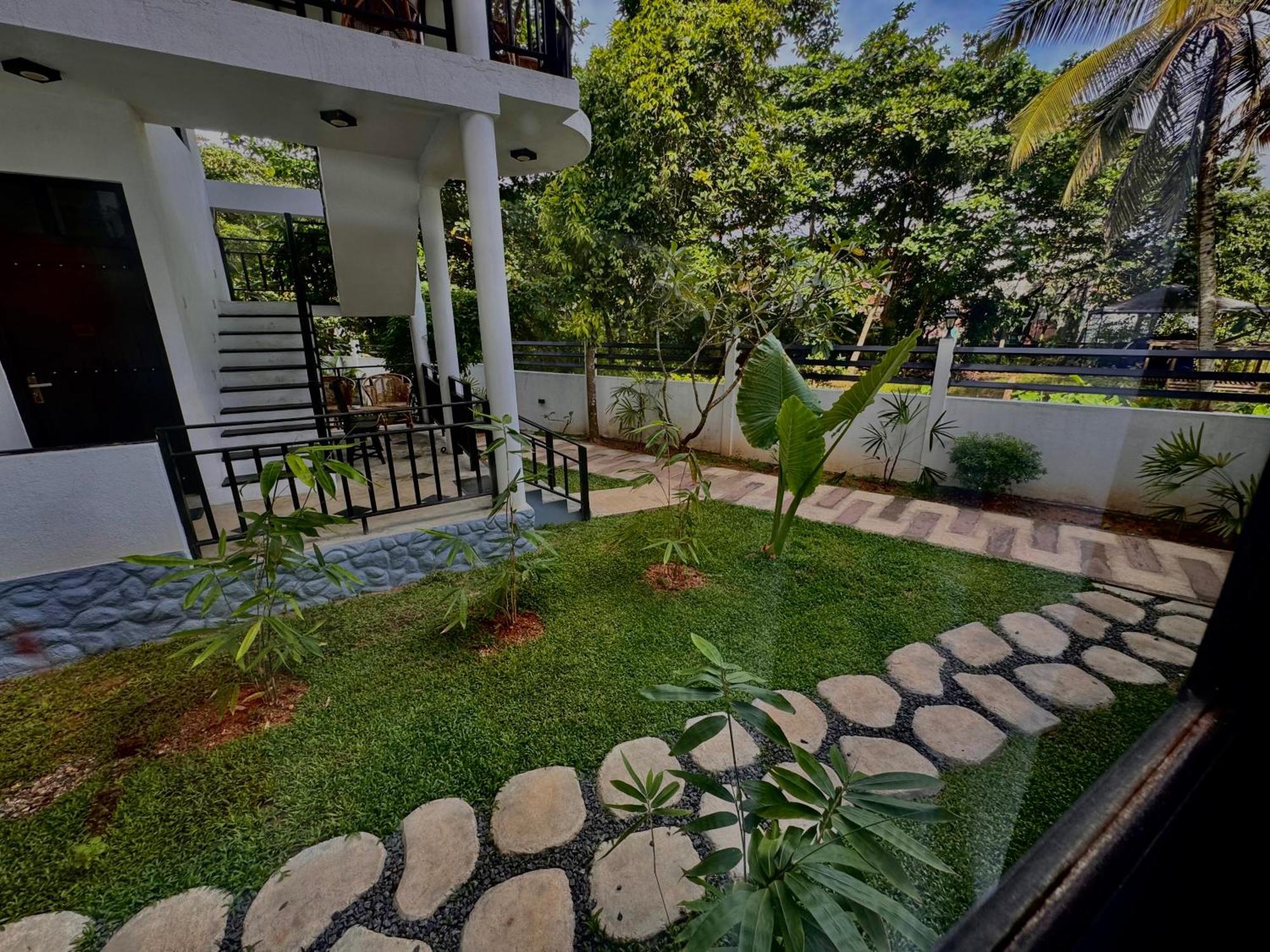 Neo Bay Hotel Weligama Luaran gambar